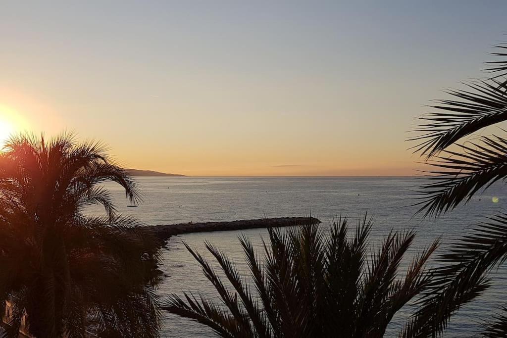 Appartement Bord De Mer Avec Garage Menton Bagian luar foto
