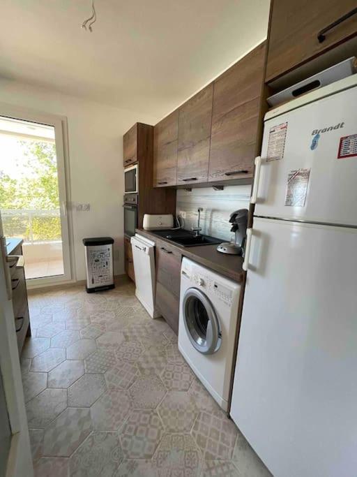 Appartement Bord De Mer Avec Garage Menton Bagian luar foto
